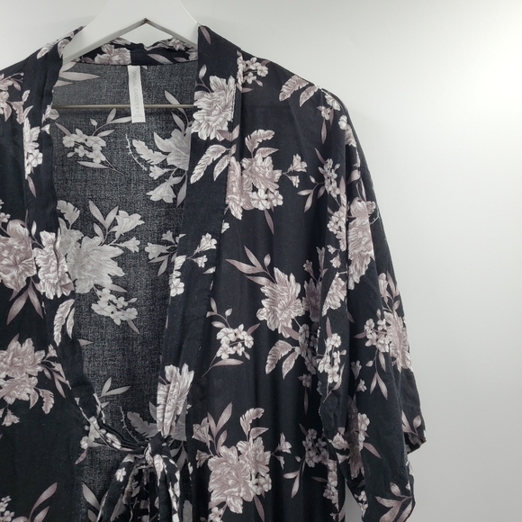 Spiritual Gangster Black Cream Maya Kimono Floral - Picture 2 of 6